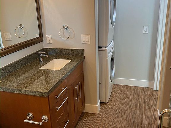 4th image of 1626 W Walnut Ave #A