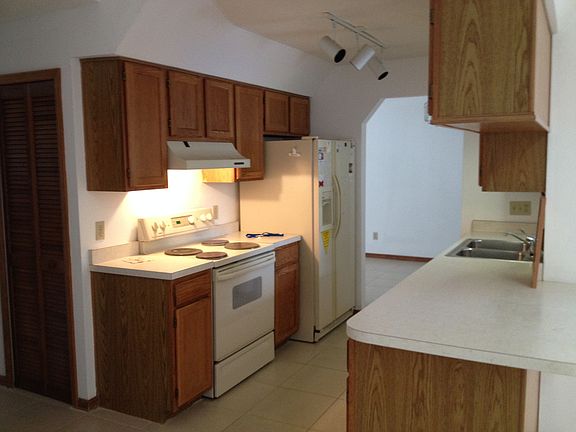 4th image of 913 Millenbeck Ave