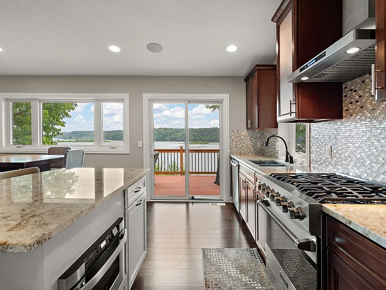 118 Lakeside Dr — Photo 5