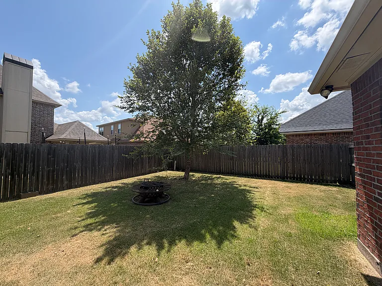 617 Alder Ln — Photo 14