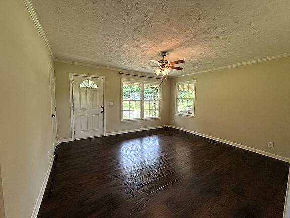 3rd image of 900 Vinta Mill Rd