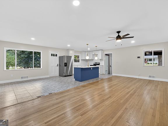 3rd image of 2296 Lyle Rd