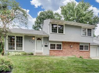 898 Caniff Rd, Columbus, OH 43221