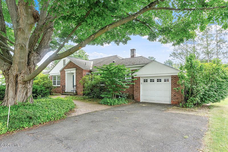 2nd image of 175 Colonial Avenue