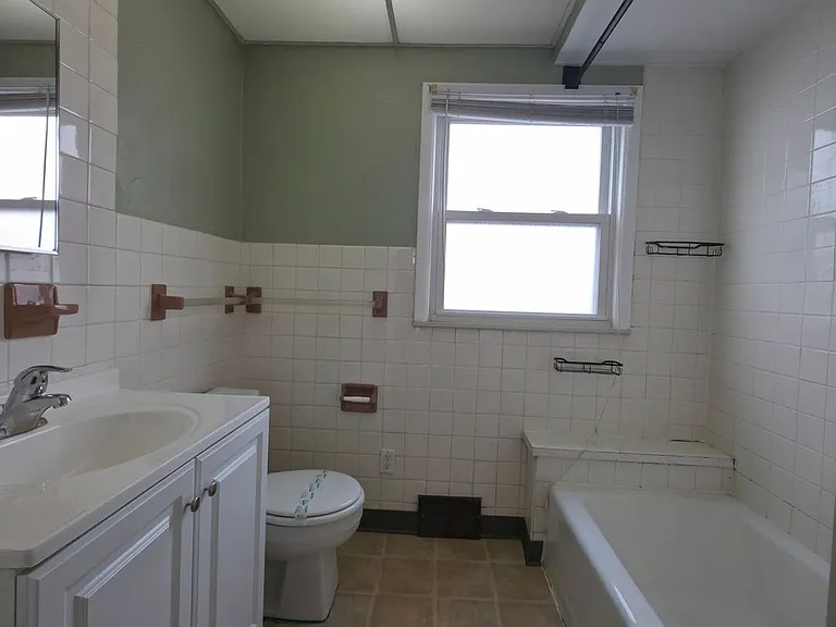 1363 Cranford Ave — Photo 4