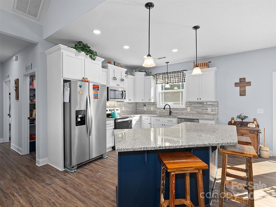 7th image of 303 Johnson Farm Rd