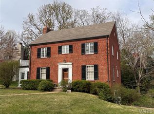8151 Stanford Ct, Saint Louis, MO 63130