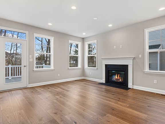5th image of 147 Charles Ln