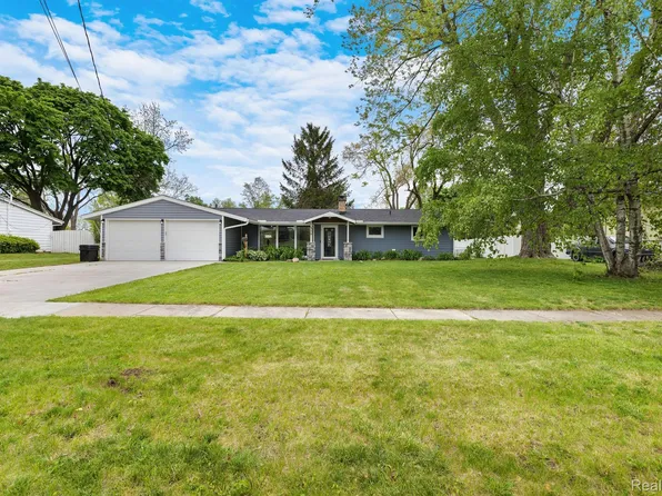 510 Seminole Dr, Tecumseh, MI 49286