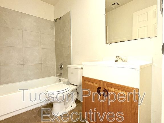 5th image of 1015 E 24th St APT 1