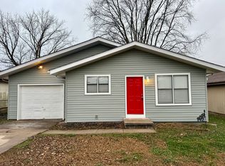 1635 N Lone Pine Ave, Springfield, MO 65803