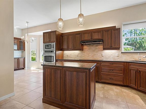 5th image of 11065 Barnsley Dr