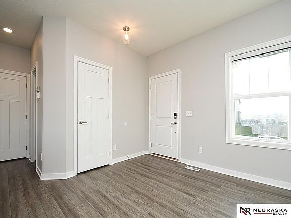 5th image of 11156 Port Royal Dr