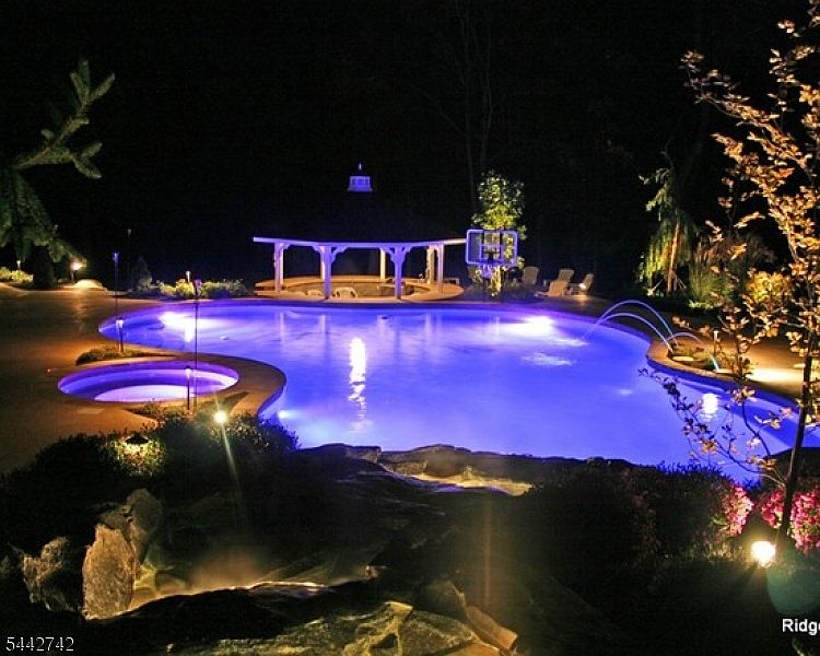 1st image of 14 Menlo Dr