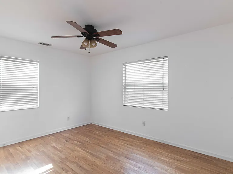 1514 Stone Gate Ln SE — Photo 5