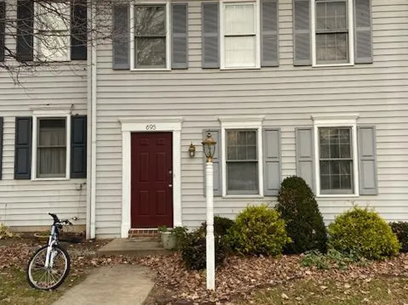 695 Topaz Dr, Lancaster, PA 17603