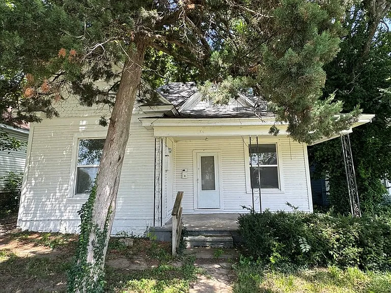 934 N National Ave — Photo 2