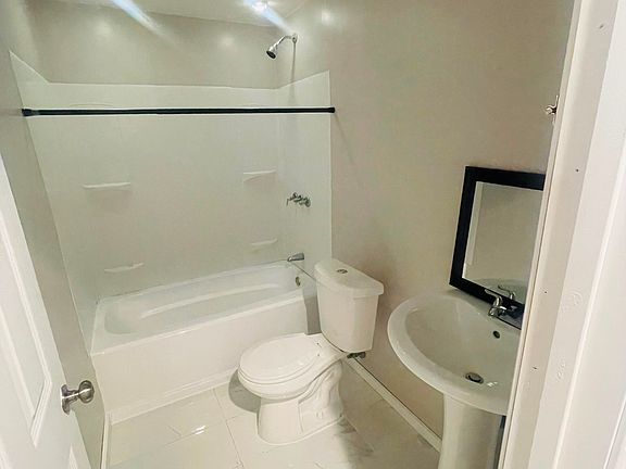 5th image of 10340 Bridle Ct