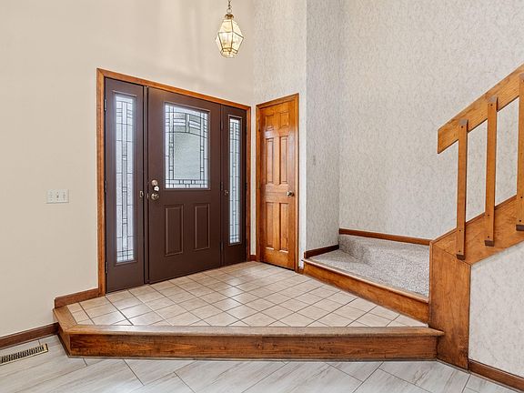 5th image of 1332 King Arthur Dr