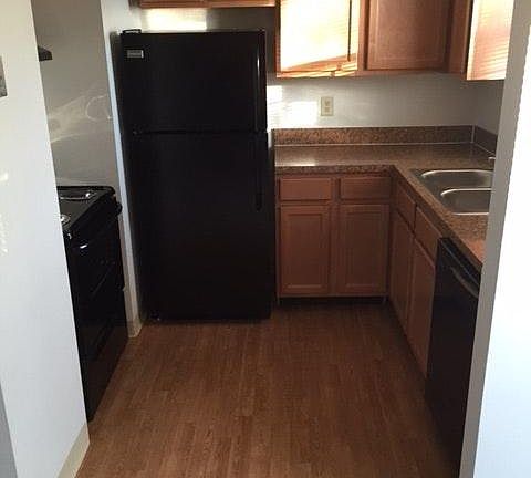 2nd image of 652 Lee Chapel Ct