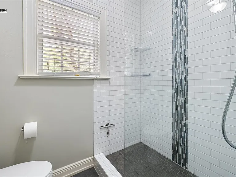 1804 Pearl St — Photo 15