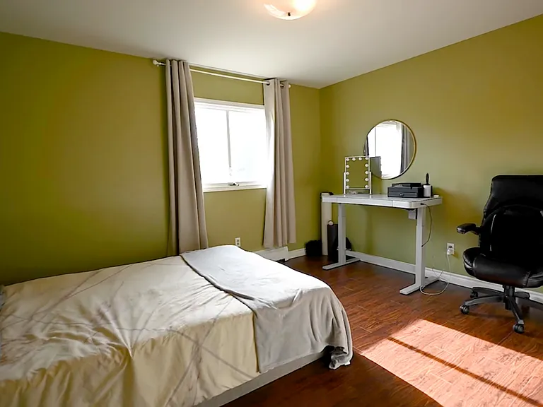4001 Romanzof Cir #B — Photo 11