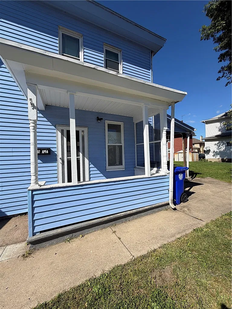 2 bed, $1,200 — Photo 1