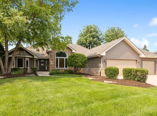16420 Shawnee Dr, Lockport, IL 60441