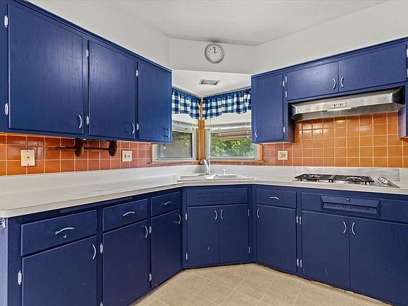 4th image of 7429 W Glendale AVENUE