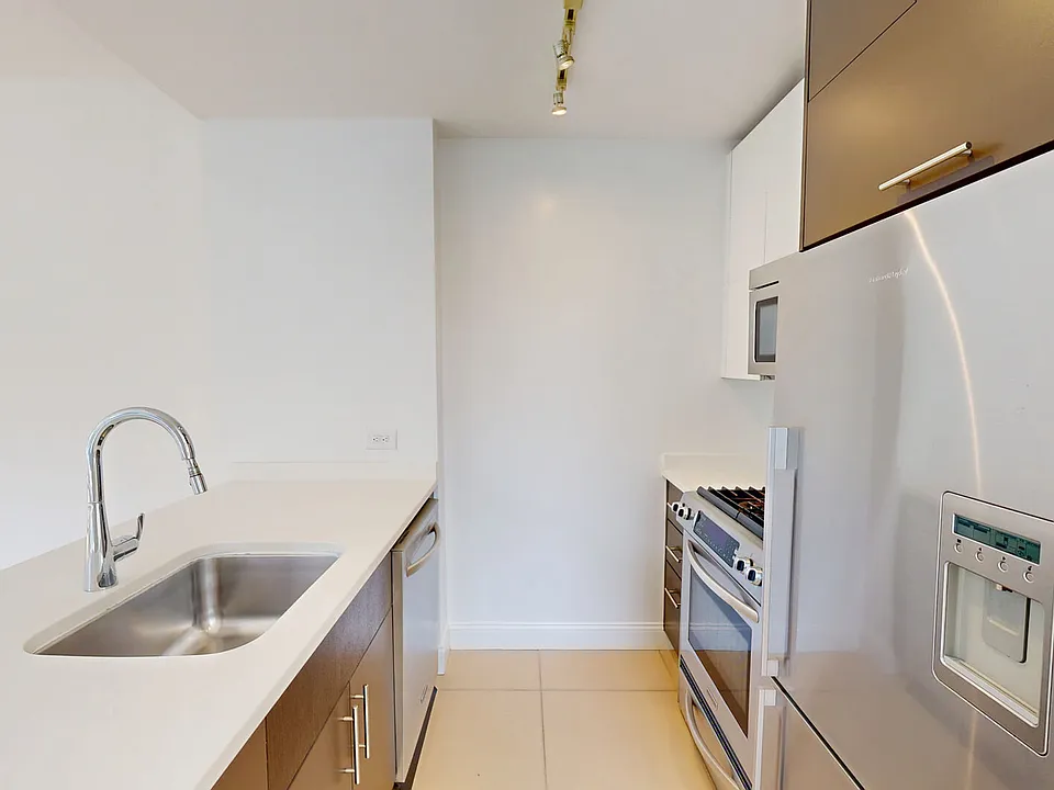 805 Columbus Ave #4E
