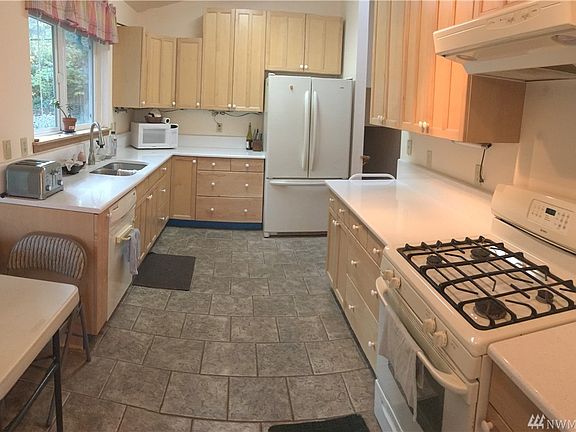 3rd image of 18161 Viking Way NW