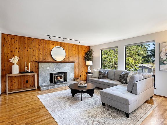 3rd image of 22202 Meridian Avenue S