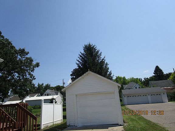 4th image of 525 S Walnut Ave