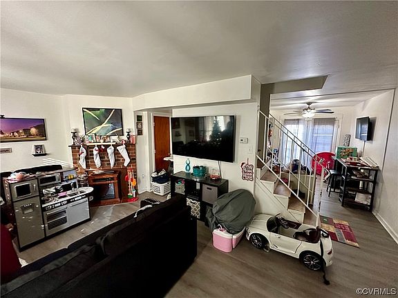 5th image of 242 Knighthood Ct