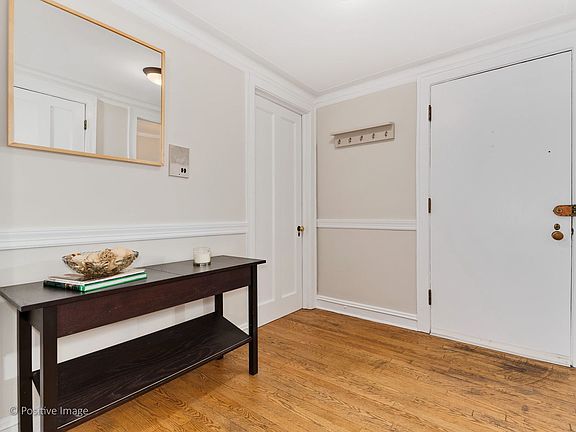 5th image of 3608 N Pine Grove Ave APT 1M