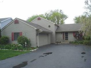 5032 Prairie Oak Rd, Gurnee, IL 60031