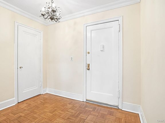 3rd image of 910 Stuart Avenue #2C