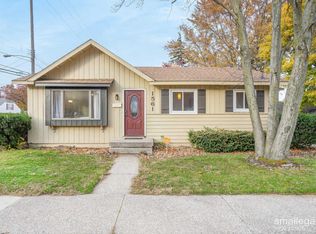 1561 Giddings Ave SE, Grand Rapids, MI 49507