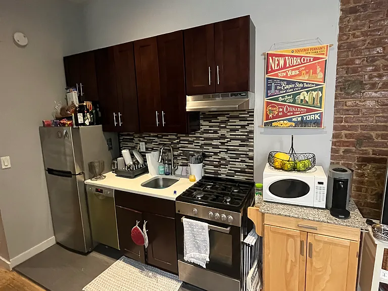 449 W 51st St #2R — Photo 1