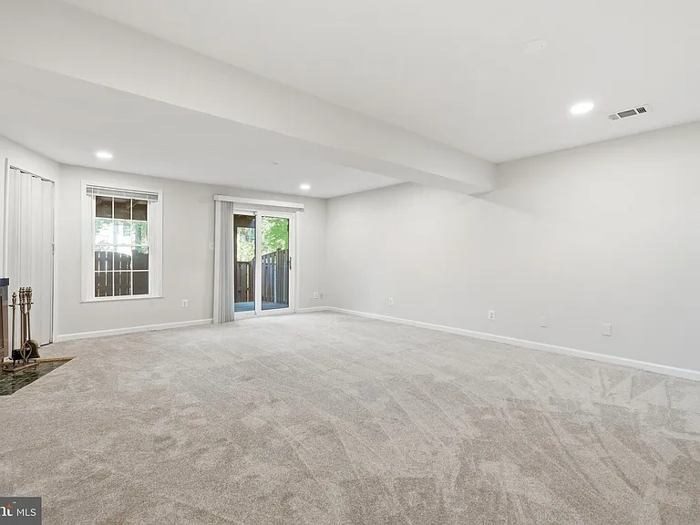 7691 Northern Oaks Ct — Photo 33