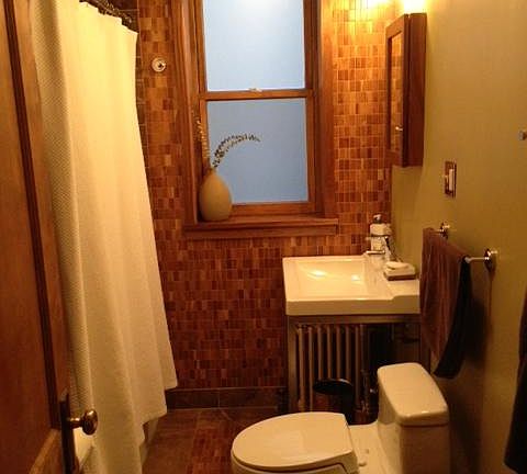 5th image of 4936 N Rockwell St Floor 1