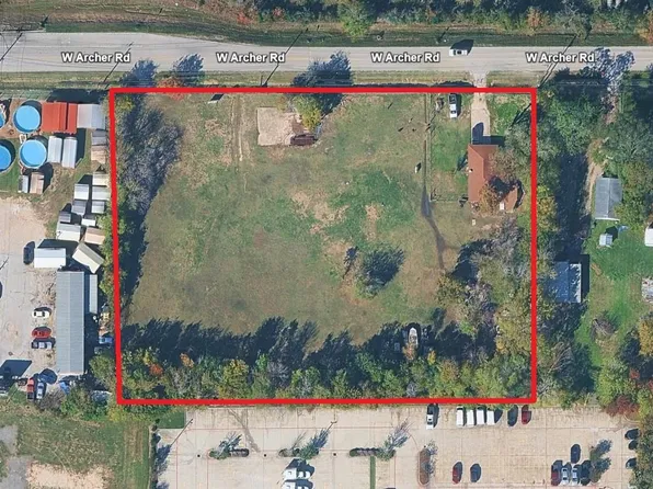 923 W Archer Rd, Baytown, TX 77521