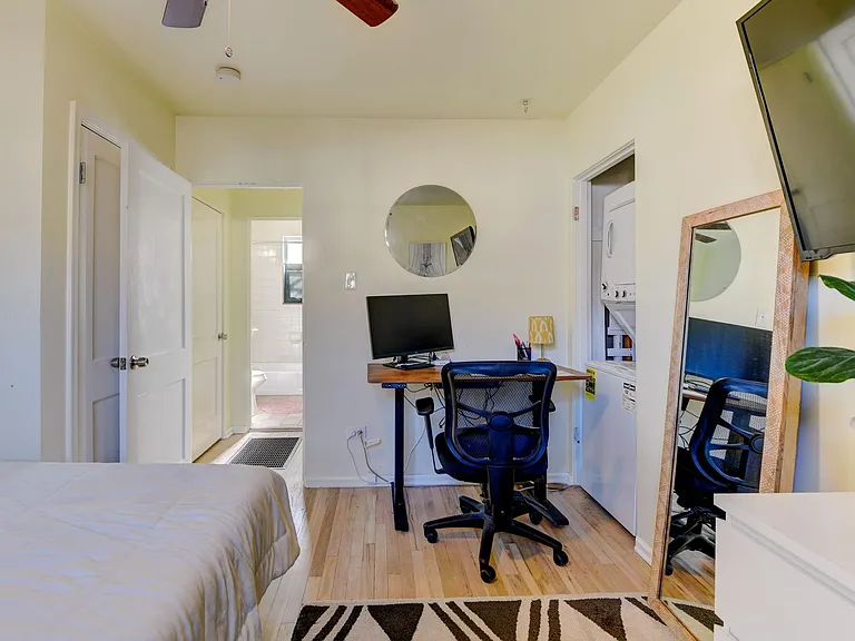 1427 N Jasmine St — Photo 16