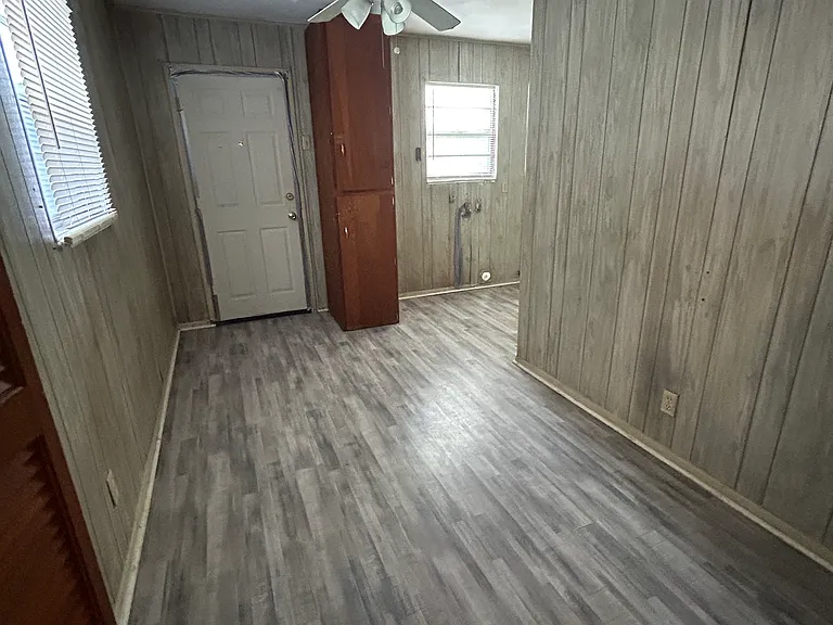 239 Hawthorne — Photo 14