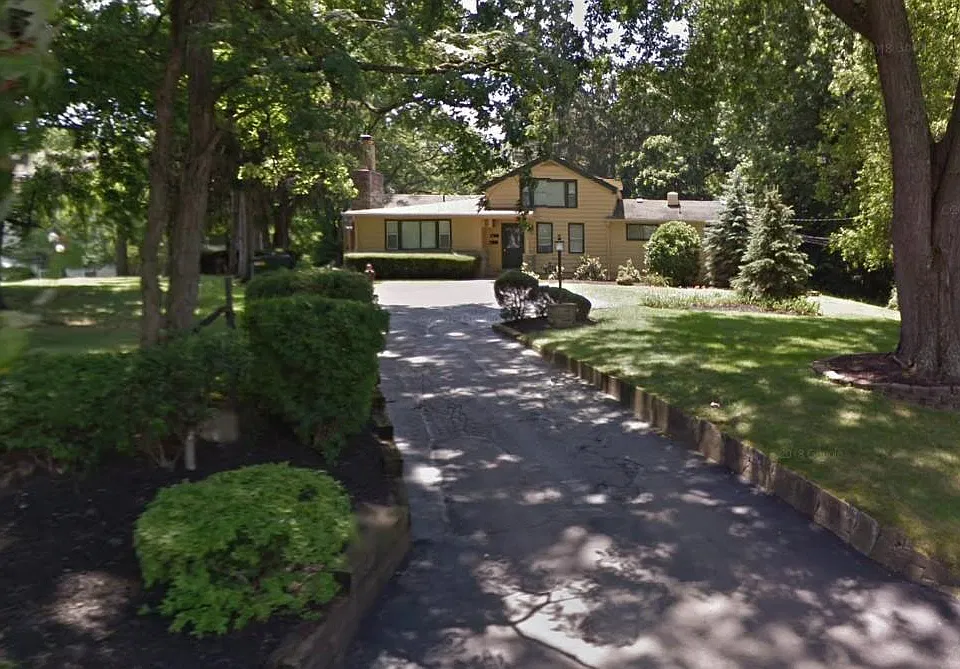 207 W High St