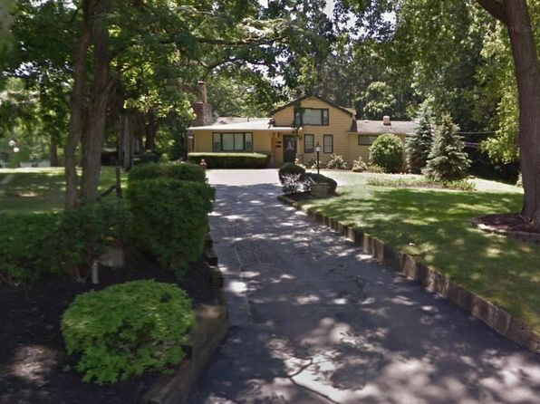 207 W High St
