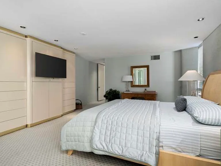 1408 Tamarisk West St — Photo 3