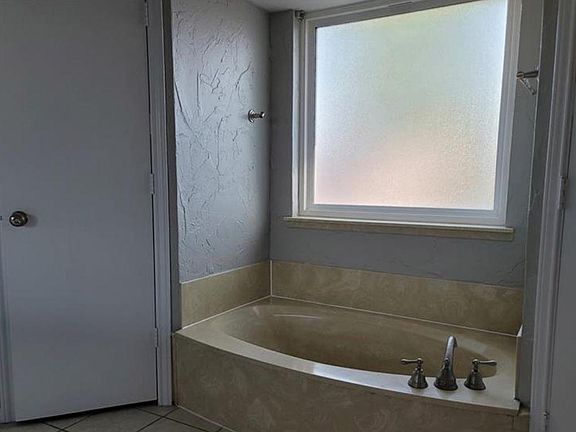 3rd image of 3820 Brookglen Dr
