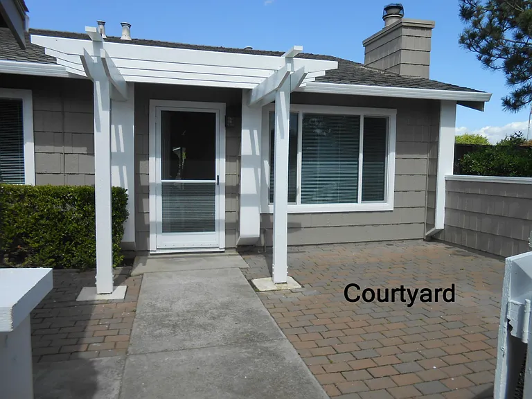 629 Ecker Ct — Photo 2