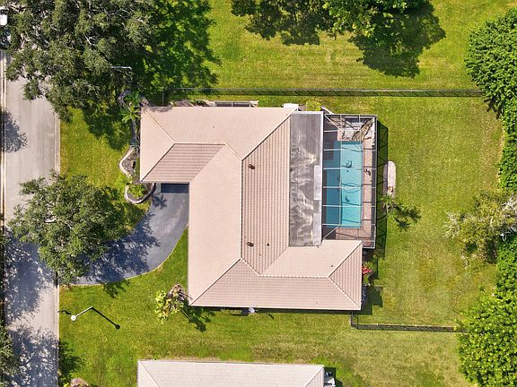 3rd image of 660 NW 101 Ter Terrace